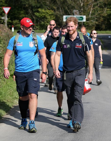 Prince Harry walks alongside a veteran. (Photo: Getty)
