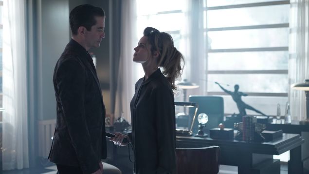 GOTHAM: (L-R) Theo Galavan (James Frain) and Barbara (Erin Richards) in the Rise of the Villains: ÒKnock, KnockÓ episode of GOTHAM airing Monday, Sept. 28 (8:00-9:00 PM ET/PT) on FOX. ©2015 Fox Broadcasting Co. Cr: Nicole Rivelli/FOX.