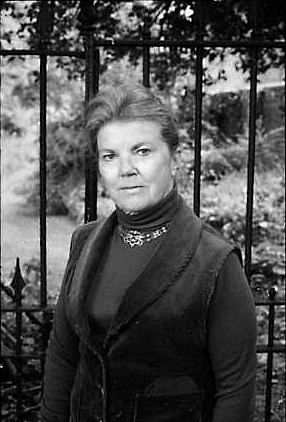 Joan Aiken. (Photo: Wikicommons user LizzieAiken / Public Domain)