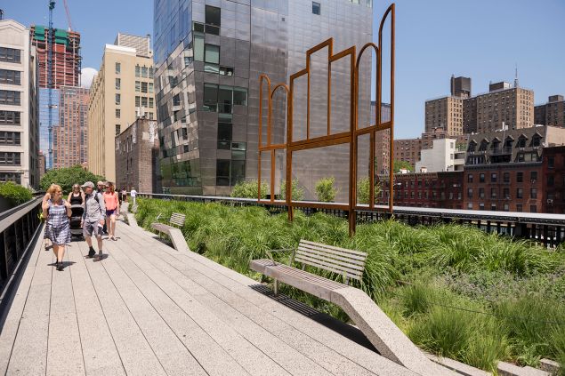 Kris Martin, Altar, 2014. Part of Panorama, a High Line Commission. On view April 2015 – March 2016. (Photo: Timothy Schenck/Courtesy Friends of the High Line)