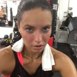 Adriana Lima is a regular gym selfie-taker. (Photo: Instagram/Adriana Lima)