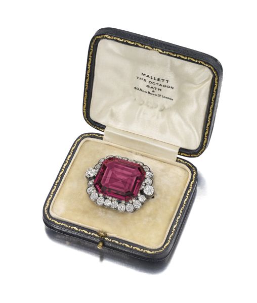 The Hope Spinel set a new world record at Bonhams when it sold for £962,500 (US$ 1,470,724). (Photo: Bonhams)