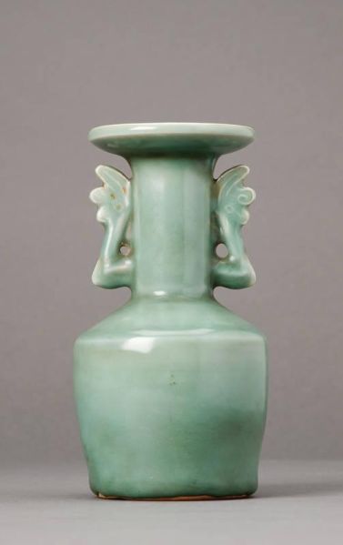 Longquan celadon mallet vase (Photo: Courtesy Mossgreen)