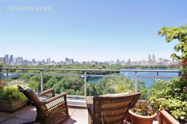 The eighteenth-floor pad has a 1,500-square-foot terrace, too. (Corcoran)