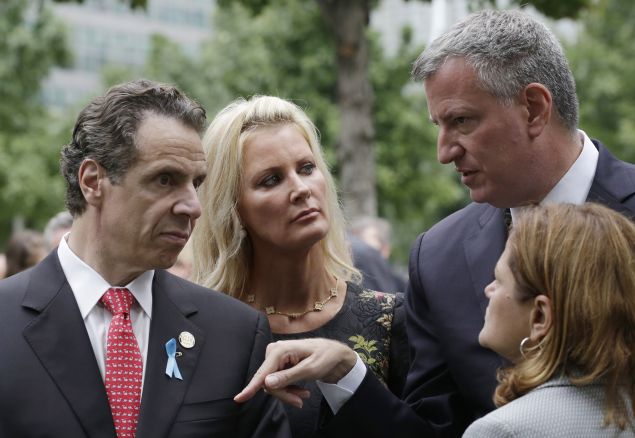 Gov. Andrew Cuomo, and his girlfriend Sandra Lee listen to Mayor Bill de Blasio and New York City Council Speaker Melissa Mark-Viverito (Photo: Mark Lennihan-Pool for Getty Images)