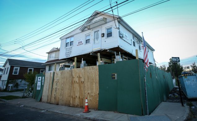 A home being elevated in Staten Island to comply with flood maps, pictured in 2014, two years after Hurricane Sandy. (Photo by Cem Ozdel/Anadolu Agency/Getty Images)