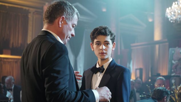 GOTHAM: (L-R) Alfred (Sean Pertwee) and Bruce (David Mazouz) in ÒRise of the Villains: The Last LaughÓ episode of GOTHAM airing Monday, Oct. 5 (8:00-9:00 PM ET/PT) on FOX. ©2015 Fox Broadcasting Co. Cr: Nicole Rivelli/FOX.