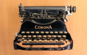 Musée des arts et métiers, Paris. Machine à écrire portable Corona, 1920.