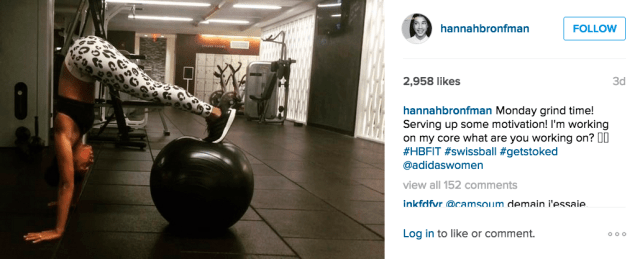 Hannah Bronfman did a core workout. (Photo: Instagram/Hannah Bronfman)