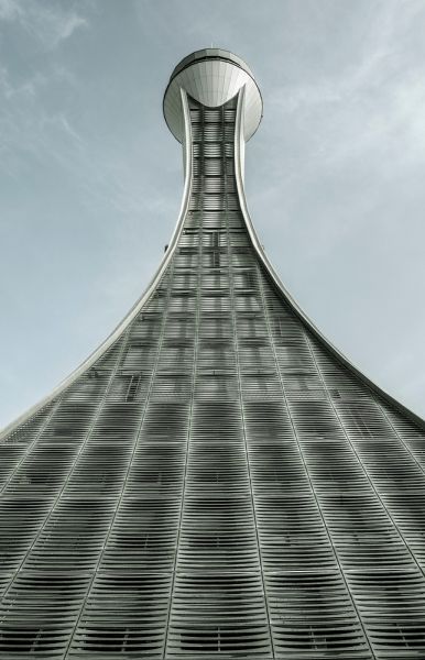 A crescent-shaped tower at the Abu Dhabi International Airport.