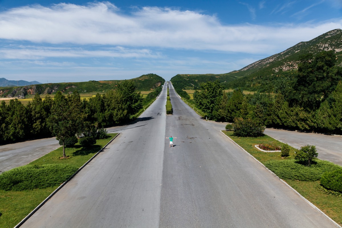 A six lane-wide highway with not a car in sight