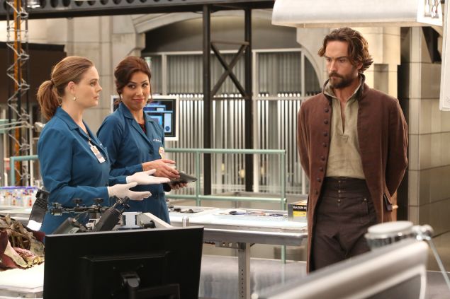 BONES: L-R: Emily Deschanel, Michaela Conlin and guest star Tim Mison in the special "The Resurrection in the Remains" BONES/SLEEPY HOLLOW crossover episode of BONES airing Thursday, Oct. 29 (8:00-9:00 PM ET/PT) on FOX. ©2015 Fox Broadcasting Co. Cr: Patrick McElhenney/FOX