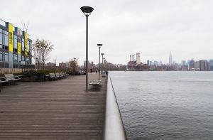 Brooklyn waterfront vibes. (Kaitlyn Flannagan for Observer)