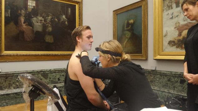 A protestor at the Tate getting tattooed to call attention to dangerous CO2 emissions. (Photo: @liberatetate via Twitter)