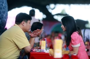 People chat during a matchmaking event for mostly mainland Chinese single men and Hong Kong single women in Dongguan, south China's Guangdong province on November 10, 2013. By 2020 sociologists in China expect an extra 35 million Chinese men to women, leaving millions of men little chance of finding a female partner. CHINA OUT AFP PHOTO