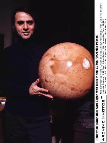 Portrait of American astronomer and author Carl Sagan (1934 - 1996) holding a globe model of the planet Mars, 1970s. (Photo by Hulton Archive/Getty Images)