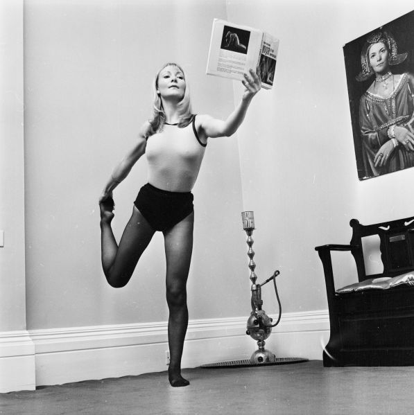 5th December 1974: Kristine Sparkle doing yoga at her home. (Photo by Reg Burkett/Express/Getty Images)