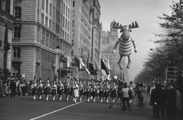 26th November 1961: Americans celebrate Thanksgiving Day in New York. The parade nears Times Square. (Photo by William Lovelace/Express/Getty Images)