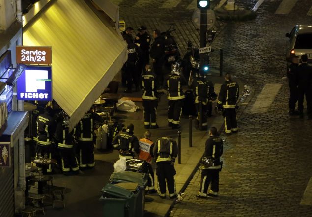 Police in Paris tonight. (Photo: KENZO TRIBOUILLARD/AFP/Getty Images)