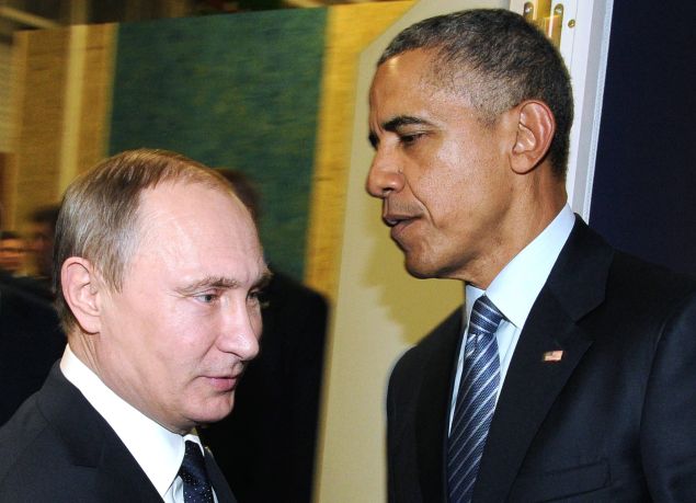 Russian President Vladimir Putin (L) meets with US President Barack Obama on the sidelines of the UN conference on climate change - COP21, on November 30, 2015 at Le Bourget, on the outskirts of the French capital Paris. AFP PHOTO / SPUTNIK / MIKHAIL KLIMENTYEV / AFP / SPUTNIK / MIKHAIL KLIMENTYEV (Photo credit should read MIKHAIL KLIMENTYEV/AFP/Getty Images)
