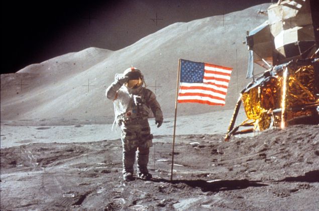 060280 01: Astronaut David Scott gives salute beside the U.S. flag July 30, 1971 on the moon during the Apollo 15 mission. (Photo by NASA/Liaison)