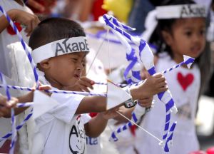 Children dressed in cupid costumes with bow and arrow and wings on their back aim at the 2010 presidentials at the main offices of the Commission on Elections (COMELEC) at Intramuros in Manila on February 9, 2010. The Philippine election season kicked off with the world's best boxer and the defiant wife of a dead dictator among the dizzying array of characters hoping to grab a share of power. AFP PHOTO/NOEL CELIS