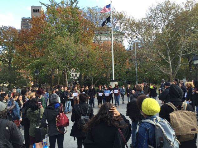 Students gather in a circle on Friday afternoon during #InSolidarityWithMizzou (Photo: Amanda Manning for Observer)