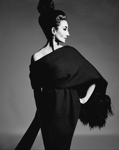 Jacqueline de Ribes in Yves Saint Laurent, 1962. (Photo: Courtesy of The Metropolitan Museum of Art, by Richard Avedon, ©The Richard Avedon Foundation)