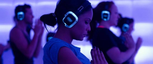 Silent disco yogis find their stride (Photo: Sound Off Experience).
