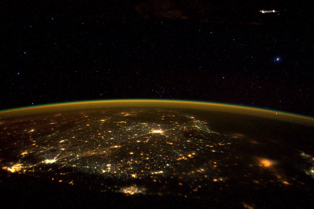 (Photo: ISS astronaut Scott Kelly)