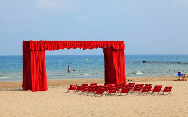 Almudena Lobera, A Sight to Behold, 2011. Courtesy Faena Art, Miami Beach
