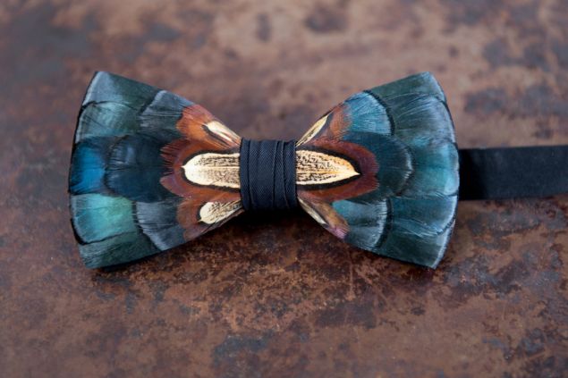 The Dawho bowtie pays homage to the South Carolina waterways by pairing navy feathers with pheasant (Photo: Brackish Bow Ties).