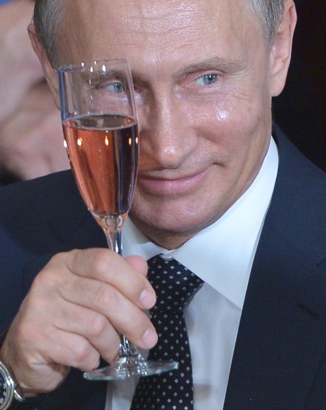 Russia's President Vladimir Putin toasts during a luncheon hosted by UN Secretary General Ban Ki-moon at the United Nations headquarters on September 28, 2015 in New York. AFP PHOTO/MANDEL NGAN (Photo credit should read MANDEL NGAN/AFP/Getty Images)