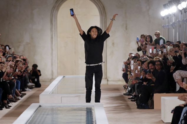 US fashion designer Alexander Wang for Balenciaga acknowledges the audience at the end of the 2016 Spring/Summer ready-to-wear collection fashion show, on October 2, 2015 in Paris. AFP PHOTO / PATRICK KOVARIK (Photo credit should read PATRICK KOVARIK/AFP/Getty Images)