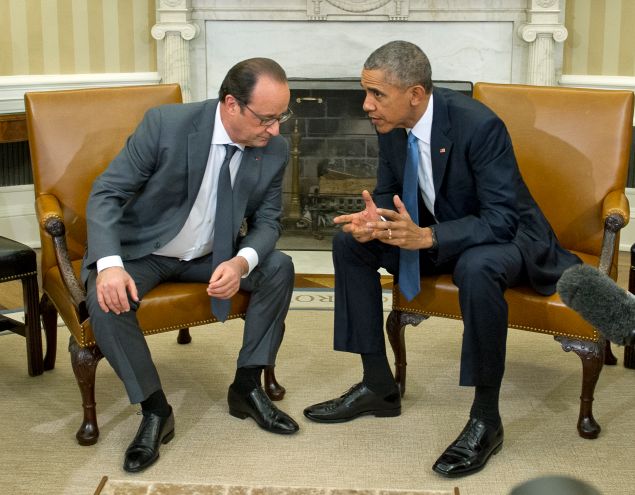 United States President Barack Obama hosts President François Hollande of France for a bilateral meeting in the Oval Office of the White House in Washington, DC on Tuesday, November 24, 2015. The leaders are meeting to discuss coordination of their efforts in the war against ISIL in the aftermath of the attacks in Paris. Credit: Ron Sachs / Pool via CNP