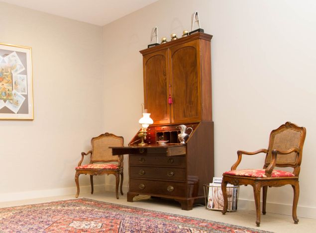 Rococo furniture. (Photo: Kaitlyn Flannagan for Observer)