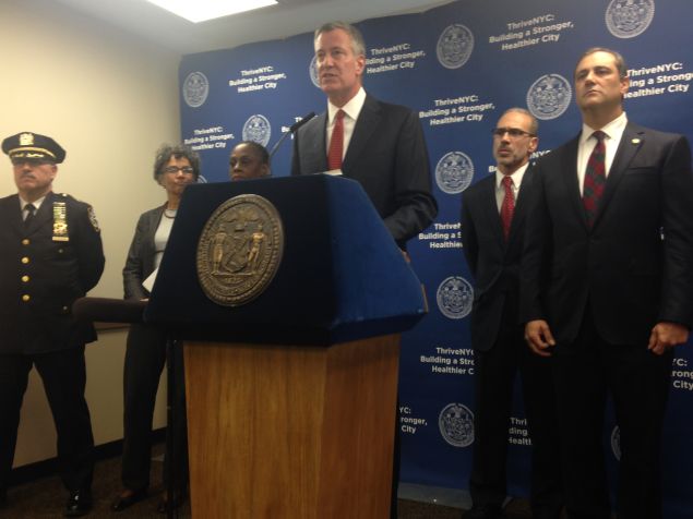 Mayor Bill de Blasio with other leaders on Staten Island today (Photo: Will Bredderman for Observer).
