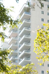 The building has attracted fans for its airy, easy-flowing apartment layouts. (Photo: Adrian Gaut)