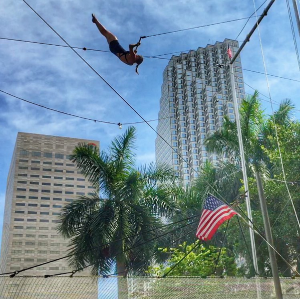 One trapeze artist shows off (Photo: @starfire_arts Instagram).