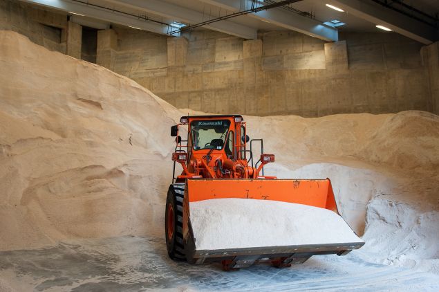 The Spring Street salt shed is filled with salt prior to the storm's arrival. (Photo by Bryan Thomas/Getty Images)