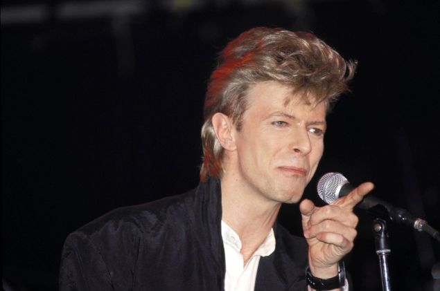 SYDNEY - JANUARY 01: SINGER DAVID BOWIE PERFORMS DURING HIS GLASS SPIDER TOUR IN 1987, AT SYDNEY ENTERTAINMENT CENTRE. (Photo by Patrick Riviere/Getty Images).