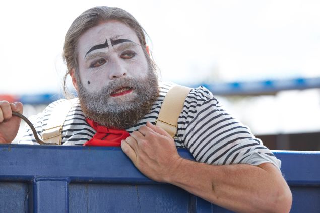BASKETS -- "Renoir" Episode 101 (Airs Thursday, January 21, 10:00 pm/ep) Pictured: Zach Galifianakis as Baskets. CR: Ben Cohen/FX