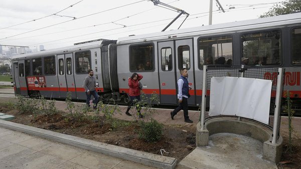San Francisco's new open-air urinal, at right. (Photo: Twitter)