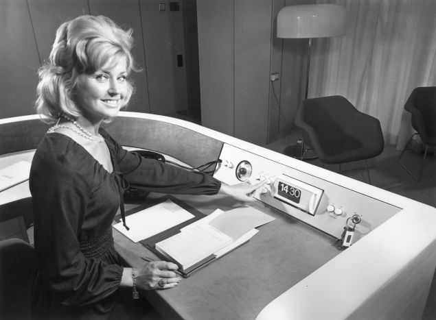28th September 1971: A receptionist switches off her equipment at the end of a post office 'confravision' in Euston Tower, London. (Photo by Hulton Archive/Getty Images)