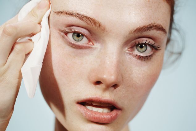 A clean eye on the left, but not on the right (Photo: Courtesy Glossier).