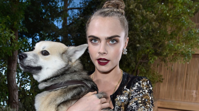 Cara Delevingne and her pup Leo (Photo: Twitter/@TeenVogue).