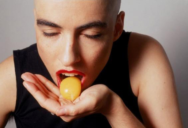 Hila Lulu Lin Farah Kufr Birim, No More Tears, 1994 (still).