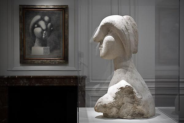 Another version of "Sculpture of a Head: Marie-Thérèse," on view at Acquavella Galleries. (Photo: Acquavella Galleries)