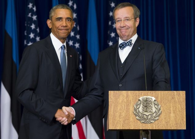 President Toomas Hendrik Ilves of Estonia (R) and US President Barack Obama shake hands after a joint press conference at the Bank of Estonia in Tallinn, Estonia, on September 3, 2014. US President Barack Obama arrived in Estonia to meet Baltic leaders and reaffirm Washington's commitment to the security of ex-Soviet NATO members.