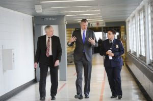 Mayor Bill de Blasio (center) at Rikers Island.